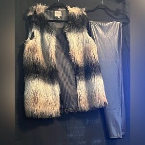Plus and Curve Two piece set/outfit. Faux fur vest. High Rise skinny leggings.